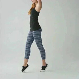 Lululemon Wunder Under Crop High Rise Blue Multi Coloured Stripe Size 6  Luon